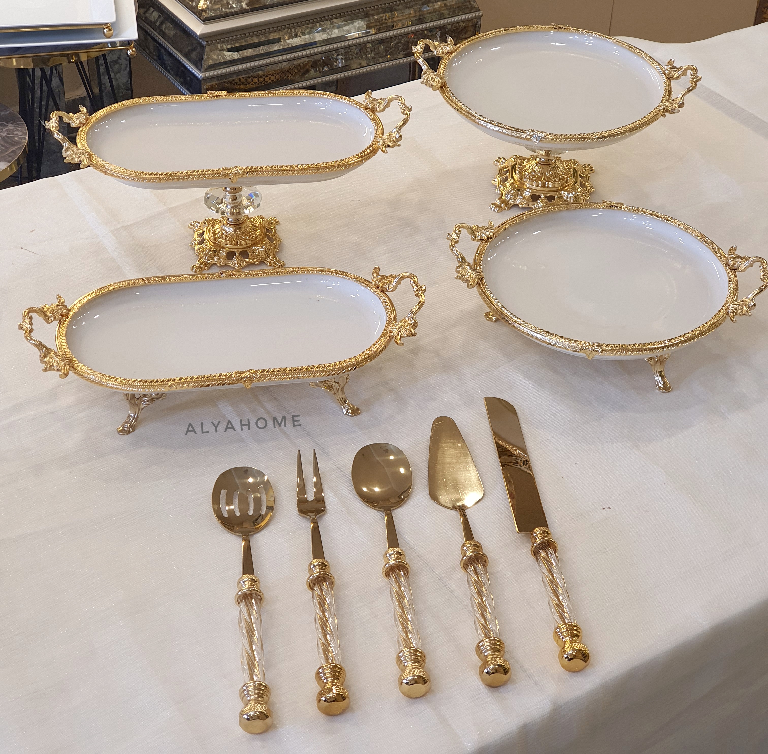 Gold Çerçeveli Servis Setli Sunum Seti