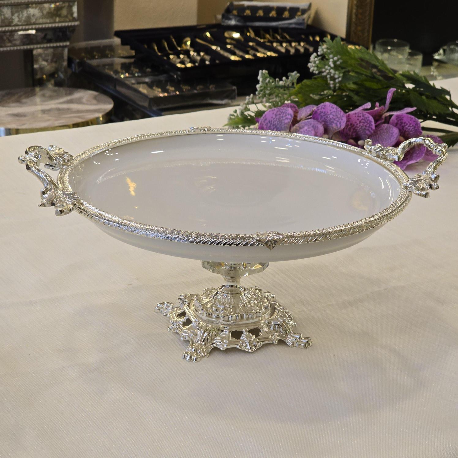 Metal Çerçeveli Döküm Ayaklı Yuvarlak Porselen Servis Tabağı 25 cm Gümüş