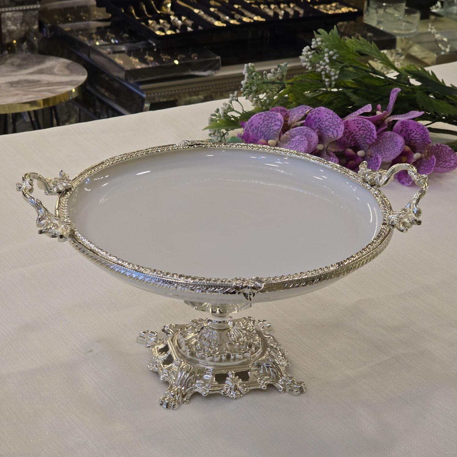 Metal Çerçeveli Döküm Ayaklı Yuvarlak Porselen Servis Tabağı 30 cm Gümüş