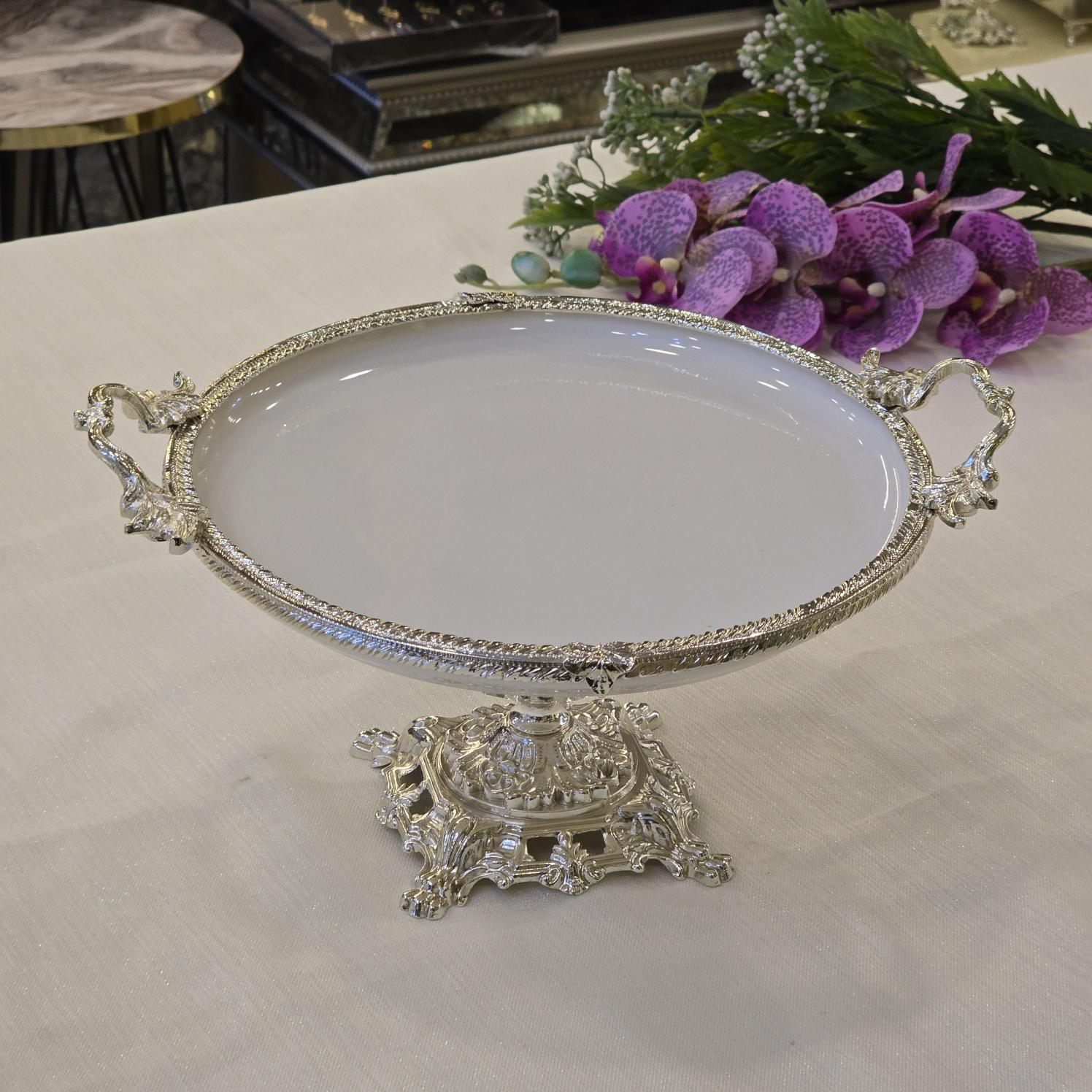 Metal Çerçeveli Döküm Ayaklı Yuvarlak Porselen Servis Tabağı 30 cm Gümüş