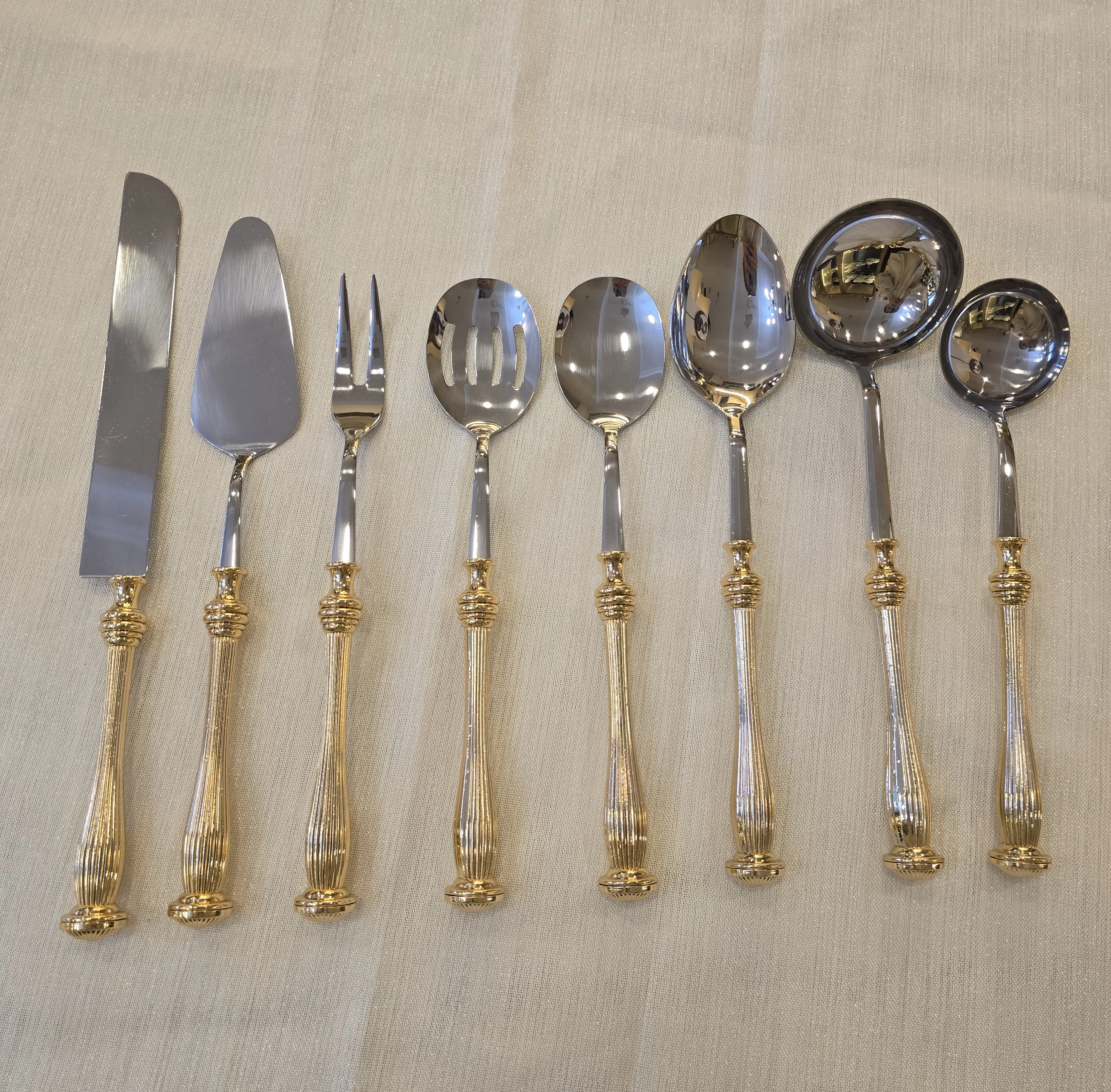 8 Parça Linda Altın Servis Seti – Pasta, Salata ve Sunum Kaşıkları