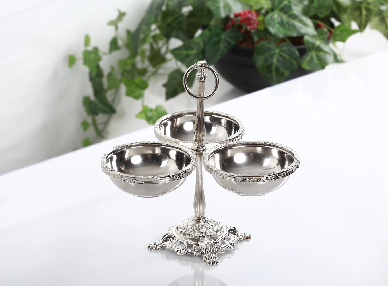 Üç Bölmeli Metal Ayaklı Çerezlik Gümüş