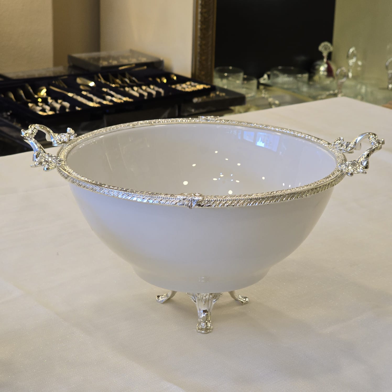 Metal Çerçeveli Ayaklı 26 cm Porselen Salata Kasesi Gümüş