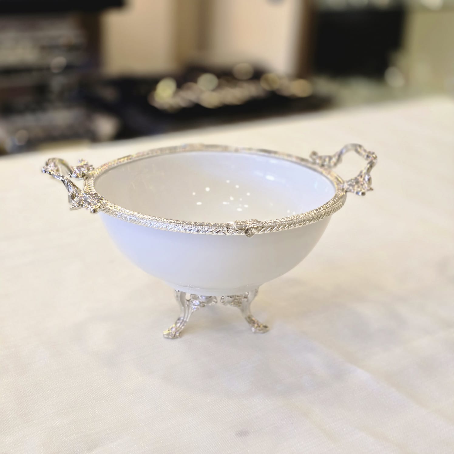 Metal Çerçeveli Ayaklı 21 cm Porselen Salata Kasesi Gümüş