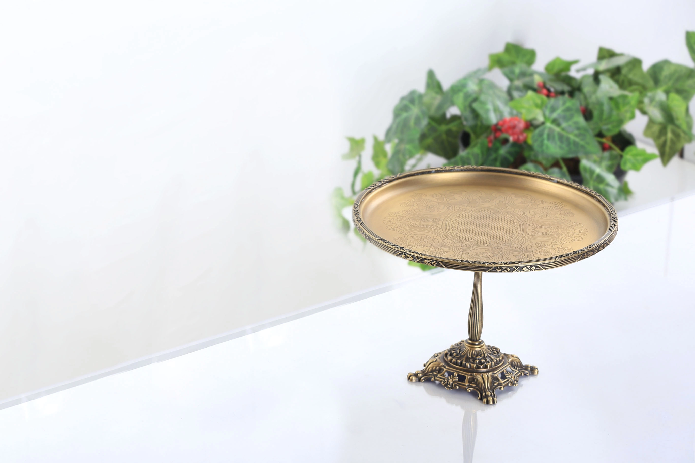 26 cm Yuvarlak Antik Ayaklı Metal Pasta Standı