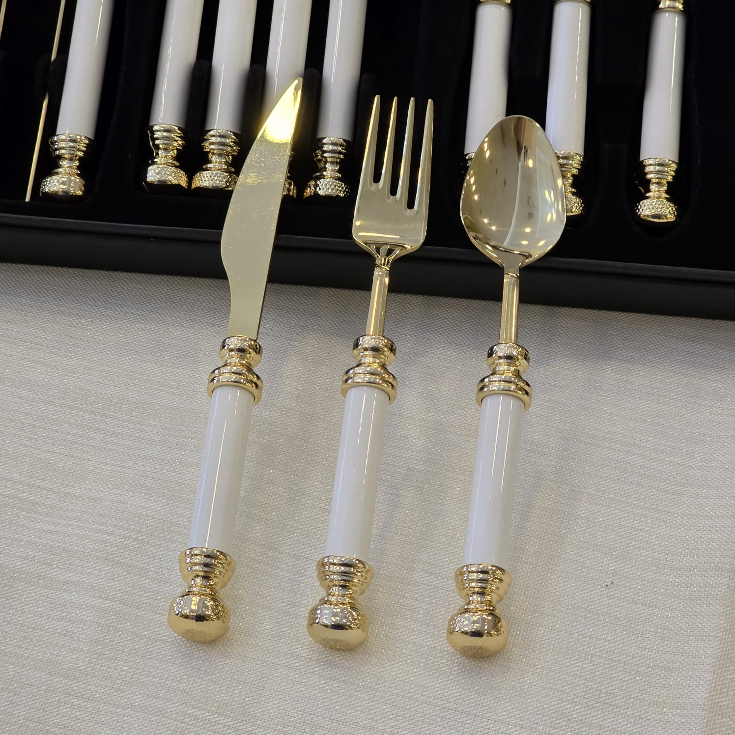 18 Parça Porselen Tatlı Kaşık Takımı Altın Titanyum
